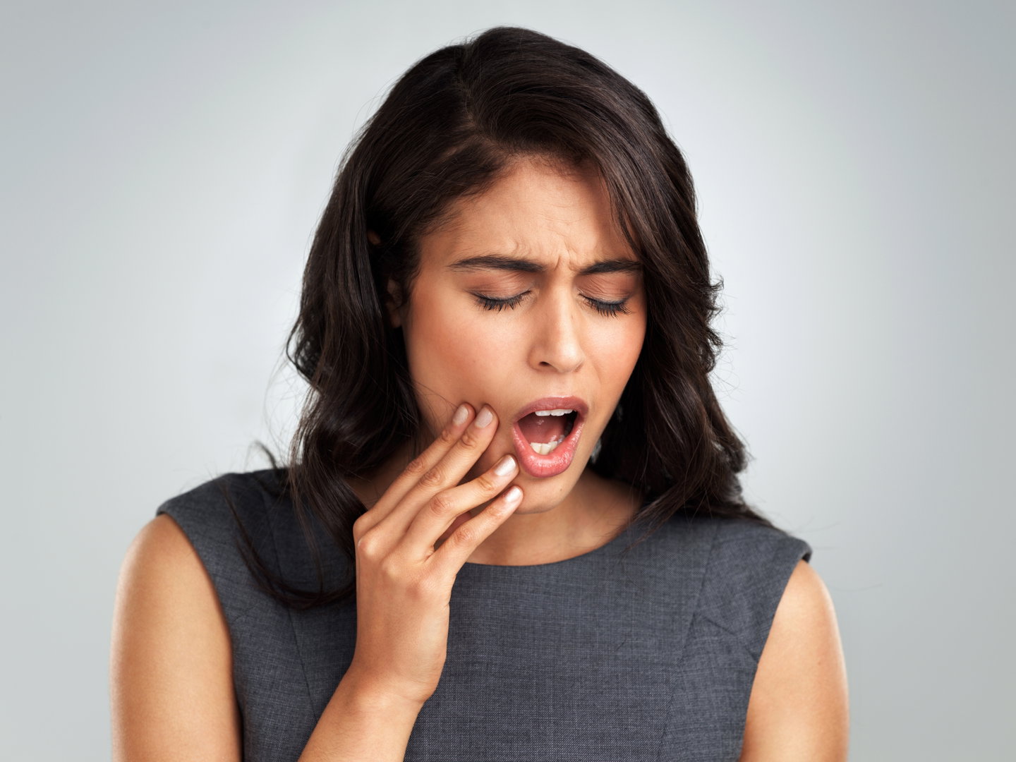 What Are the Signs of Tooth Decay, and Which Dentist Can Help?